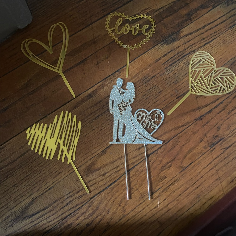 Cake toppers